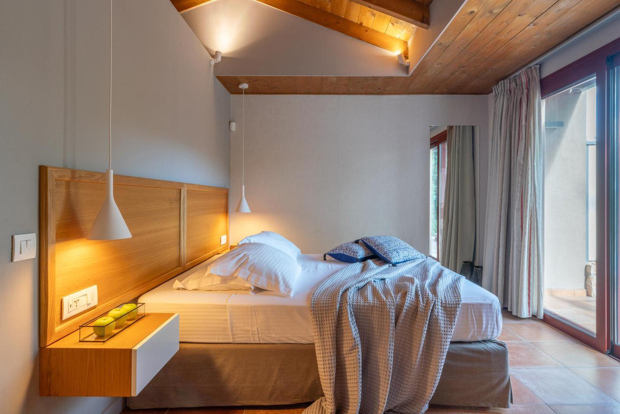 Klaritz Luxury Suites Lassi  Exterior photo